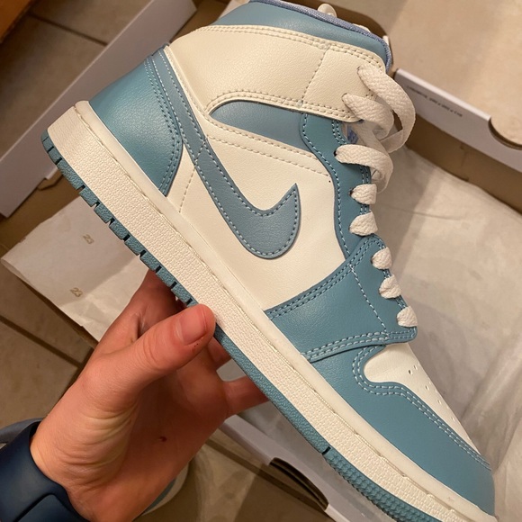 Women Air Jordan 1 mid - Picture 8 of 8